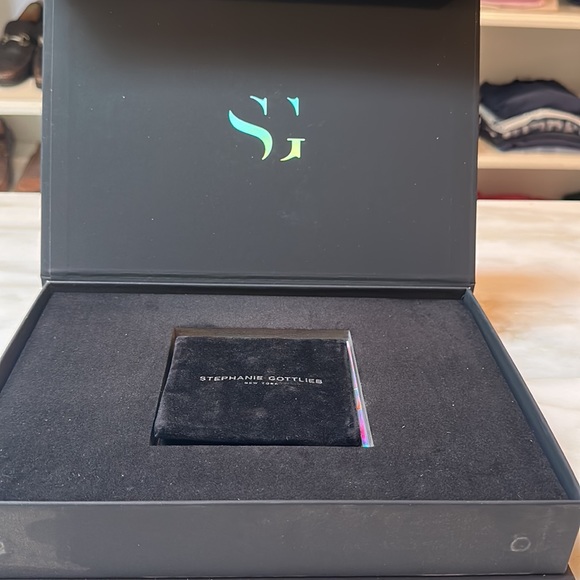 Stephanie Gottlieb Gift Box - Picture 2 of 5
